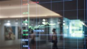 台股早盤重挫逾400點（1）美國聯準會9月恐升息3碼釋出鷹派訊息，美股重挫，台北股市29日早盤跟著受累，大跌逾400點，萬五大關也告失守，圖為29日上午台灣證券交易所外觀。中央社記者趙世勳攝  111年8月29日