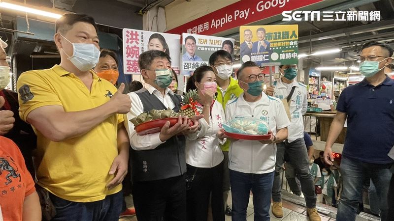 陳時中西寧市場掃街　攤商不忍了表態