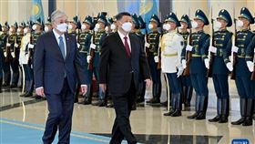 快3年沒出國！習近平「下機腳滑」哈薩克總統目睹驚險一幕