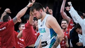 ▲無法帶領斯洛維尼亞衛冕歐洲盃，東契奇（Luka Doncic）面露哀傷。（圖／翻攝自FIBA官網）