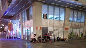 iPhone 14,愛瘋14,蘋果,排隊,果粉,電信(翻攝自 爆廢公社)