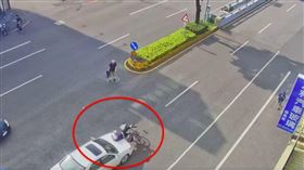 經國路,馬路,撞,車禍（圖／翻攝自臉書《新竹大小事》）