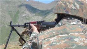 亞美尼亞高層官員14日晚間表示，已和亞塞拜然達成停火協議。圖為亞美尼亞士兵。（圖／翻攝自facebook.com/ArmeniaMOD）
