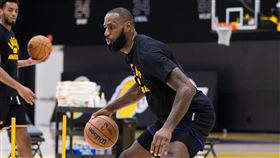 ▲詹姆斯（LeBron James）不滿聯盟對薩佛（Robert Sarver）做出的判決。（圖／翻攝自詹姆斯IG）