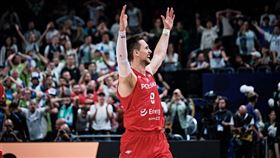 ▲波蘭後衛Mateusz Ponitka完成歐洲盃賽史上第4次「大三元」。（圖／翻攝自FIBA官網）