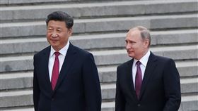 圖為俄羅斯總統普丁（右）2016年訪北京與中國國家主席習近平會面。（圖／中新社）