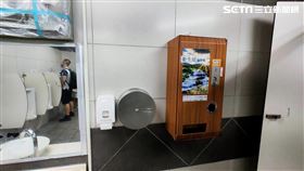 網路上關於「公廁使用困擾」的相關話題討論，可以發現「沒有提供衛生紙」、「通風不佳有異味」等困擾聲量位居前兩名。（圖／記者李鴻典攝） 

