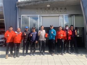 搜救4日不停歇！帶法官回家是他們（圖／翻攝畫面）