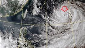 鄭明典今（15）天在臉書貼圖發文表示，第14號颱風南瑪都的雲系範圍很廣。（圖／翻攝自鄭明典臉書）