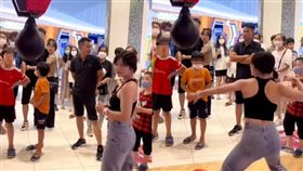 拳擊機,正妹,嚇傻,