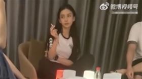 Angelababy,楊穎,吸菸,抽菸,店家,偷拍.道歉（圖／翻攝自微博）