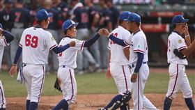 U18世界盃棒球賽複賽  台灣擊敗美國U18世界盃棒球賽在美國佛羅里達舉行，台灣隊預賽5戰全勝，帶著2勝晉級超級循環賽複賽，16日複賽首戰與同樣2勝的美國隊交手，台灣隊陽念希完投7局，僅失2分，率隊以6比2拿下勝利。（中華民國棒球協會提供）中央社記者謝靜雯傳真  111年9月16日