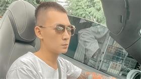 鳳梨昔犯法挨罵（圖／翻攝自鳳梨臉書）