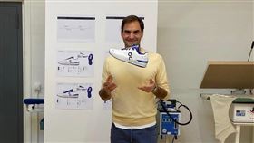 ▲費德勒推出聯名網球鞋。（圖／翻攝自費德勒IG）