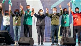 合體蔡英文！蔡其昌首場造勢晚會　湧入三千人展氣勢