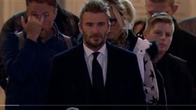 貝克漢排隊13小時進入西敏廳哀悼女王。（圖／翻攝自@RoyalFamilyITNP Twitter）