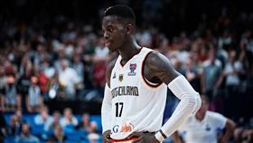 ▲施洛德（Dennis Schroder）雖然在4強賽不敵「無敵艦隊」西班牙，但仍是地主德國球迷心中的英雄。（圖／翻攝自FIBA官網）