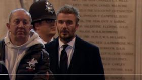 貝克漢排隊13小時進入西敏廳哀悼女王。（圖／翻攝自@RoyalFamilyITNP Twitter）