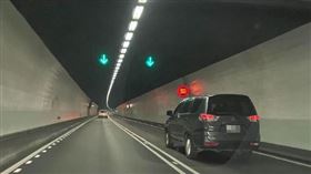 原PO表示，該車前方到出口沒有半台車。（圖／翻攝自《爆料公社》）