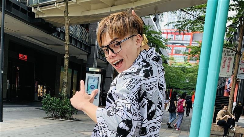 掀頭皮取出腫瘤　男星爆半邊臉不能動