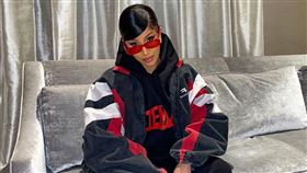 卡蒂B先前花錢帶隊去脫衣舞夜店揍小三挨告。（圖／翻攝自iamcardib IG）