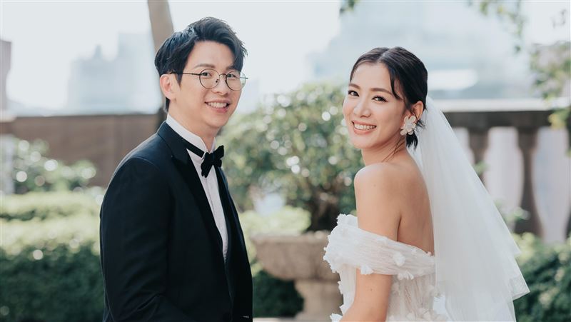王思平3套婚紗包不住　上下齊露辣翻