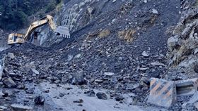 中橫,台8線,坍方,怪手（圖／翻攝畫面）