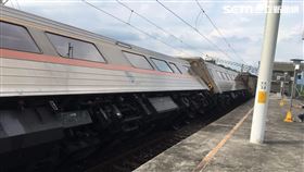 花蓮縣富里鄉的東里車站火車翻覆，車上有20名旅客。