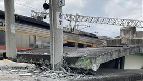 花蓮縣富里鄉的東里車站火車翻覆，車上有20名旅客。