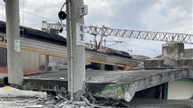 花蓮縣富里鄉的東里車站火車翻覆，車上有20名旅客。