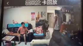 地震來襲，弟弟以肉身護阿嬤。