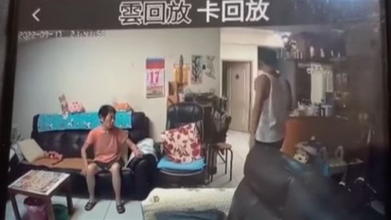 孝孫無懼強震狂晃　肉身護嬤全場讚翻