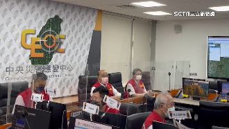 蘇揆坐鎮災變中心　蔡總統籲保持警覺