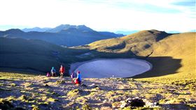 嘉明湖共管條文引爭議（1）熱門登山路線嘉明湖步道，林務局和南橫利稻部落研擬共管機制，包括收費、設備當地出租等初步草案曝光引爭議。利稻部落澄清，目前僅是草案尚未定案。中央社記者盧太城台東攝  110年9月1日