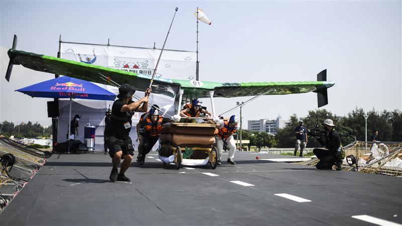 台灣飛行日大亂鬥　冠軍竟是好大刈包