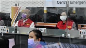 行政院長蘇貞昌今（18）日陪同總統蔡英文視察0918池上地震中央災害應變中心。（圖／行政院提供)