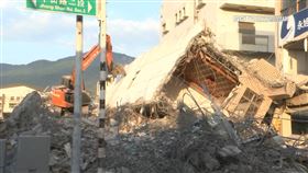 花蓮\餘震不斷憂發生意外 玉里倒塌房屋連夜拆除