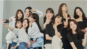 KARA 合體 （圖／翻攝自IG）