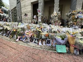 香港民眾懷念英女王  英駐港總領事館