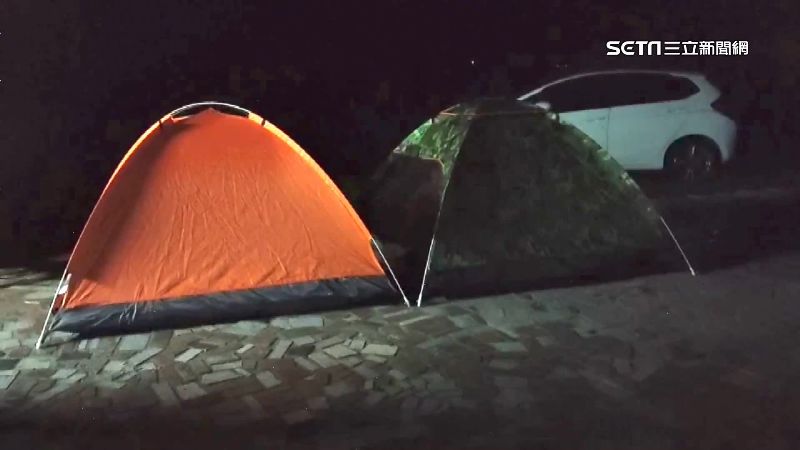 震到不敢回家睡！居民搭帳篷露天避難