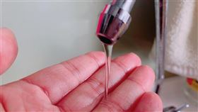 關西鎮、新埔部分地區4日起停水11小時台灣自來水公司3日表示，因應「關西淨水場廢水處理設備工程」管線遷移等，關西鎮全鎮至新埔地區竹16線沿線內立里、寶石里及文山里，4日起停水11小時。中央社記者郭宣(文三)攝  110年5月3日