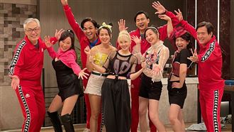 金髮辣妹客串華八　社區爸爸全暴動了