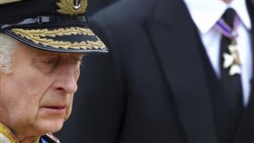 查爾斯國王不捨落淚。（圖／美聯社／達志影像）