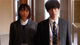 杏（左）和坂口健太郎（右）搭檔。（圖／friDay影音提供）