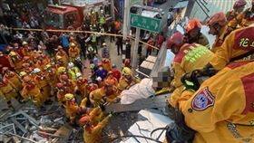 花蓮縣,玉里,大樓,倒塌,地震,受困,母女