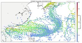 「台灣颱風論壇｜天氣特急」說，會先是一個大低壓帶，然後先打群架，之後才會明朗，繼續看下去！（圖／翻攝自台灣颱風論壇）

