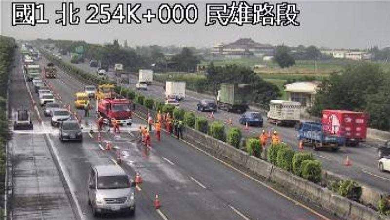 新／國1連環撞　民雄段南北向都塞爆