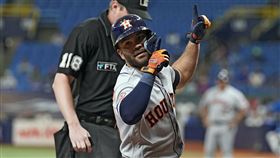 ▲「阿土伯」奧圖維（Jose Altuve）擊出「首局首打席全壘打」。（圖／美聯社／達志影像）