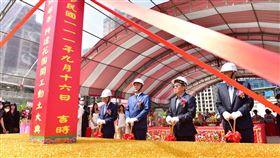 ▲科達建築在塭仔圳重劃區推出的「新莊科達花園」，今（16）日攜手日本國土開發舉辦開工動典禮，科達建築董座賴建程（中）。（圖／科達建築提供）