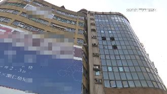 空屋震後緊貼鄰棟大樓　住戶恐慌